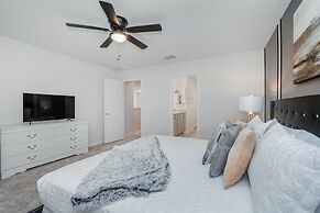 5BR Modern Home Near Disney, Themed Rooms, Pool