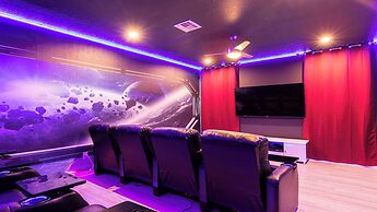 Luxury Getaway: Pool, Spa, Games, Theater