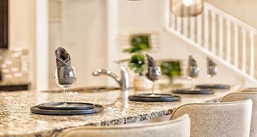 Family Kissimmee 5BR Home Pool/loft/tub