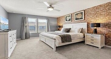 Family Kissimmee 5BR Home Pool/loft/tub