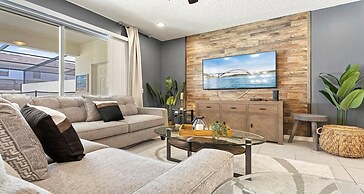 Family Kissimmee 5BR Home Pool/loft/tub