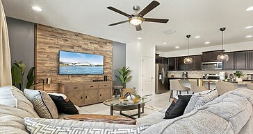 Family Kissimmee 5BR Home Pool/loft/tub