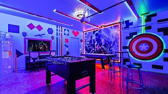 Opulent Villa in Resort Near Theme Parks & Shops