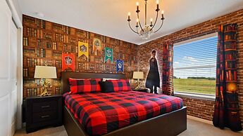 Opulent Villa in Resort Near Theme Parks & Shops