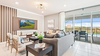 Opulent Villa in Resort Near Theme Parks & Shops