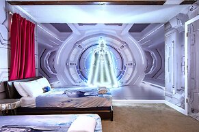 Family-friendly Home With Pool & Movie Theater