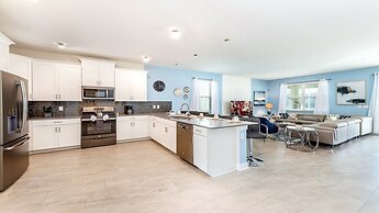 Family-friendly Home With Pool & Movie Theater