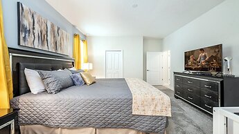 Family-friendly Home With Pool & Movie Theater