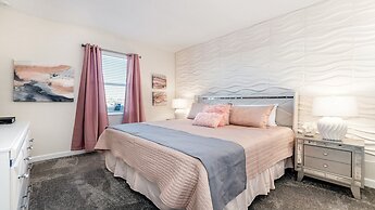 Family-friendly Home With Pool & Movie Theater