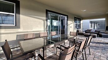 Family-friendly Home With Pool & Movie Theater