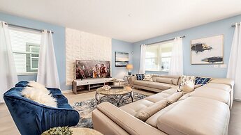 Family-friendly Home With Pool & Movie Theater