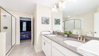 Family-friendly Home With Pool & Movie Theater