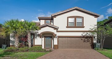 Family Fun: Pool, Spa, Games in Luxury Resort