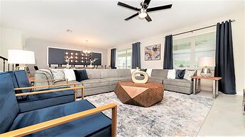 Elegant Retreat With Private Pool & Spa