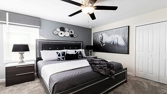 Elegant Retreat With Private Pool & Spa