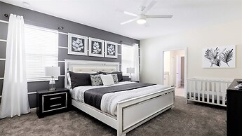 Elegant Retreat With Private Pool & Spa