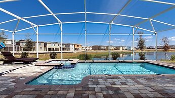 Elegant Retreat With Private Pool & Spa