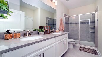 Elegant Retreat With Private Pool & Spa