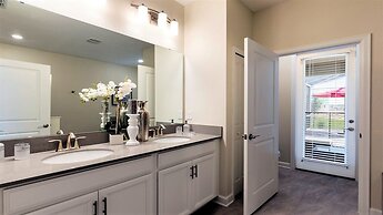 Elegant Retreat With Private Pool & Spa