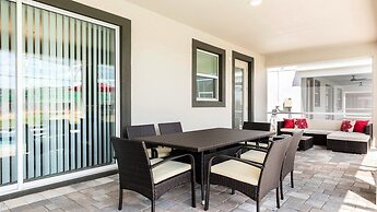 Elegant Retreat With Private Pool & Spa