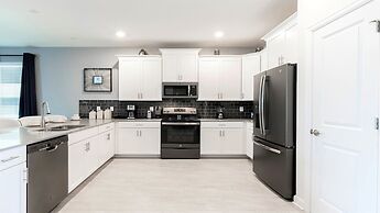 Elegant Retreat With Private Pool & Spa