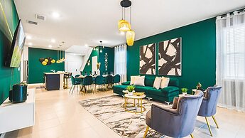 Exclusive Resort Home With Pool & Game Room