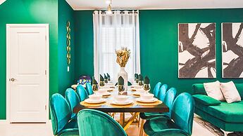 Exclusive Resort Home With Pool & Game Room