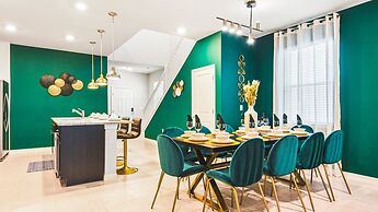 Exclusive Resort Home With Pool & Game Room