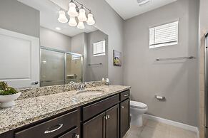 Luxury 28 Guest Home w Games, Cinema and More!