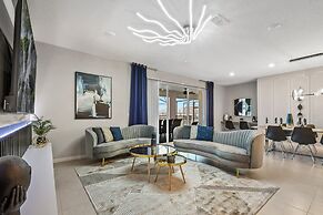 Luxury 28 Guest Home w Games, Cinema and More!