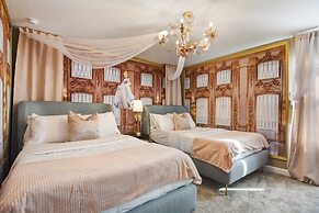 Storey Lake 10br Lakeview Home Pool/spa Game Room