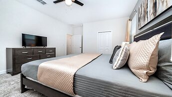 Spacious Luxury Home Near Disney & Universal