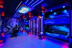 Striking Disney Themed10br Pool/spa/game Room