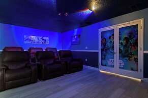 Orlando Luxury: Pool, Theater, Near Parks