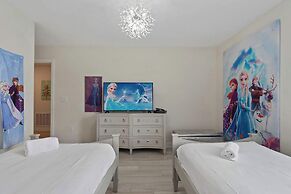 Orlando Luxury: Pool, Theater, Near Parks