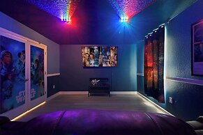 Orlando Luxury: Pool, Theater, Near Parks