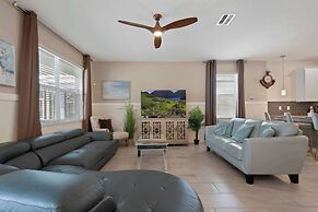 Orlando Luxury: Pool, Theater, Near Parks