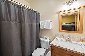 Boulder Bay Chalet Lakefront