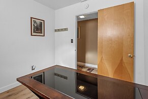 Boulder Bay Lakefront Getaway