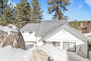 Boulder Bay Lakefront Getaway