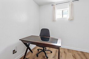 Boulder Bay Lakefront Getaway