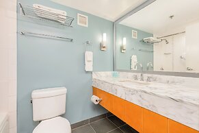 Castle at Ala Moana Hotel