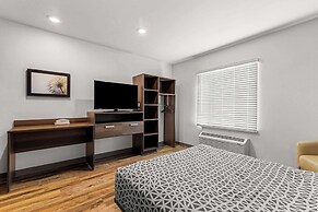 Woodspring Suites Corona