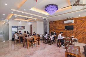 Fabhotel Meridian Inn