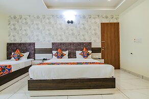 Fabhotel Meridian Inn