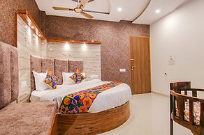 Fabhotel Meridian Inn