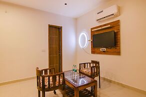 Fabhotel Meridian Inn