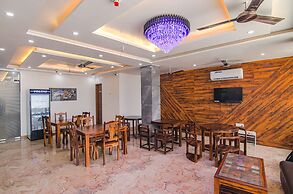 Fabhotel Meridian Inn