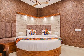 Fabhotel Meridian Inn