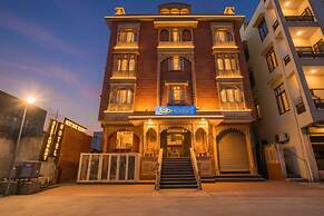 FabHotel Tipsyy Inn Suites
